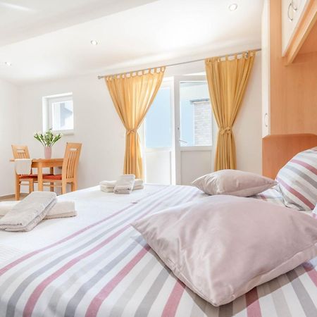 Studio Apartmani Dora Makarska Esterno foto