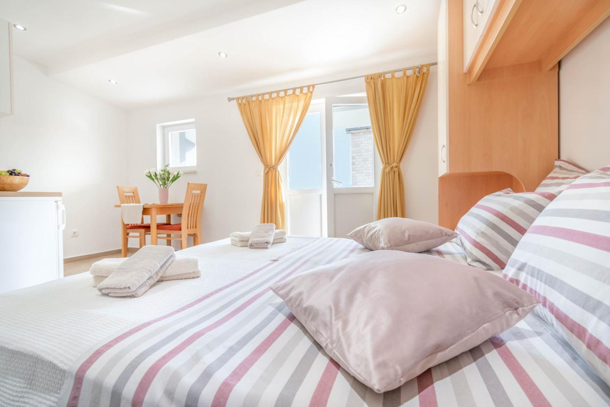 Studio Apartmani Dora Makarska Esterno foto