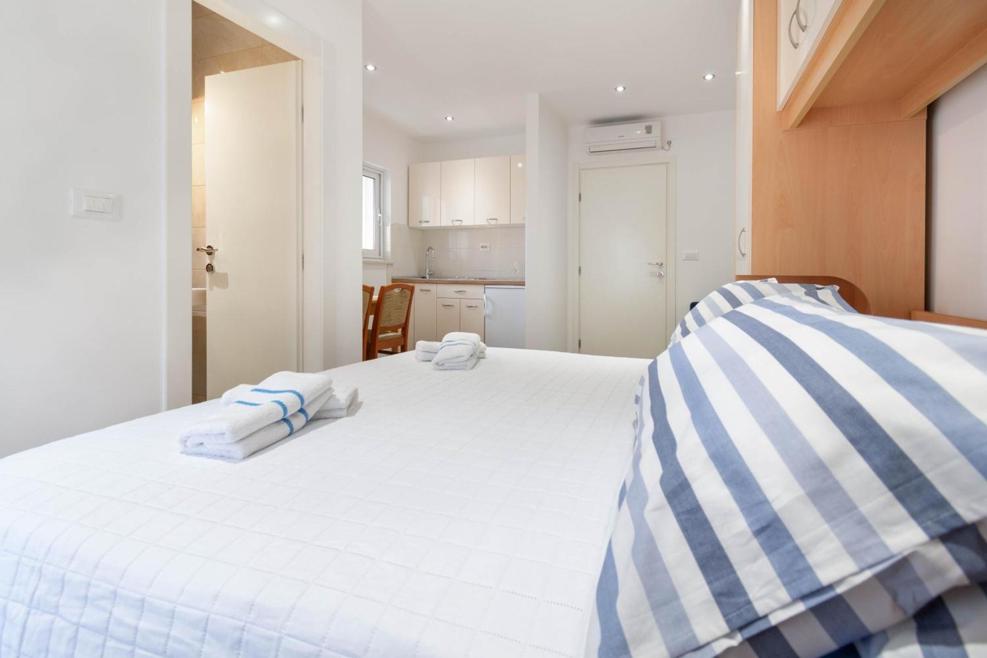 Studio Apartmani Dora Makarska Esterno foto