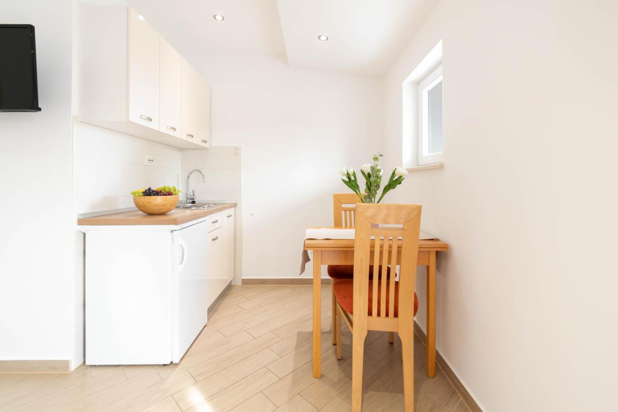 Studio Apartmani Dora Makarska Esterno foto